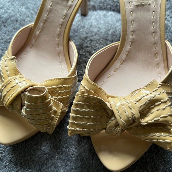 Miu Miu patent leather cream bow backless heel sandals - Picture 4 of 4